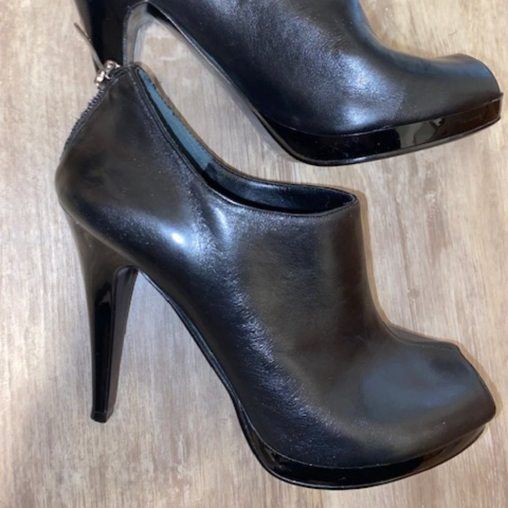 Nine West Leather Peep Toe Pumps